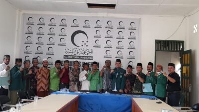 Ketua PD Al Washliyah Batubara Serahkan Tiga SK PC