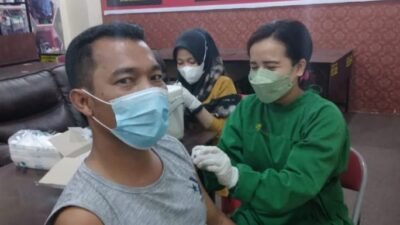 Vaksinasi Booster di Polsek Medan Baru