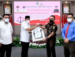 Bantu Selesaikan Piutang Rp 65 Milyar, Bupati Zahir Beri Penghargaan Kejari Batubara