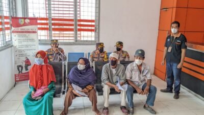 Di Kantor Pos Indrapura, Kapolres Batubara Himbau Warga Taat Prokes