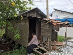 Kapolres Batubara Kunjungi Lansia Digubuk Reyot