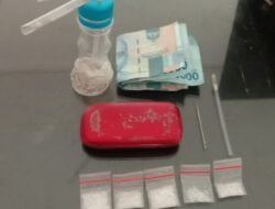 2 Pelaku Ditangkap Polisi Sedang Bungkus dan Ngisap Sabu