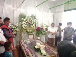 Bupati Zahir Bersama Ketua DPRD Batubara Melayat Opung Kristina