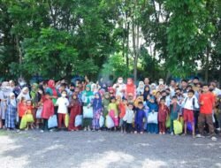 Bupati Labura Giring Anak Yatim ke Toko Pakaian