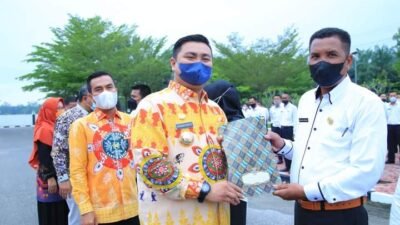 318 Guru PPPK Labura Terima SK