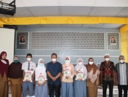 Siswa Yatim SMAN 1 Air Putih Terima Santunan