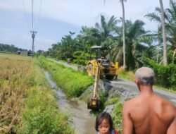 Pemdes Tanjung Kubah dan Dinas PU Batubara Normalisasi Parit