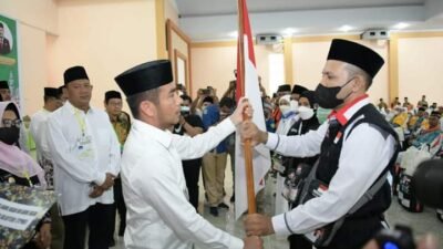 Wabup Berangkatkan Calhaj Kloter 7 Labura Menuju Madinah