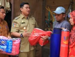 Bupati Labura Beri Bantuan Warga Tertimpa Musibah