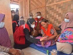 Ketua YKI Batubara Bantu Kursi Roda di Gambus Laut