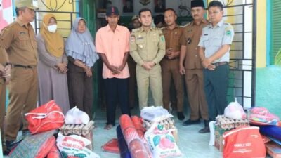 3 Rumah Tertimpa Puting Beliung, Wabup Labura Serahkan Bantuan