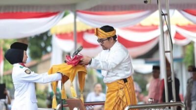 Usai Upacara HUT RI, Wabup Serahkan SK 144 Orang P3K Batubara