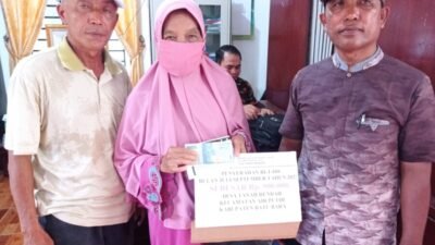 78 Orang KPM Desa Tanah Rendah Terima BLT