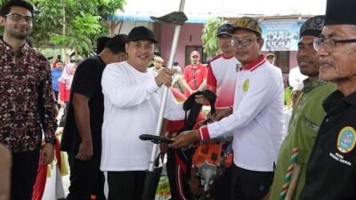 Rayakan BGR di Batubara, Bupati Serahkan Alat Kebersihan