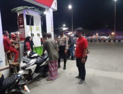 Personil Polsek Labuhan Ruku Patroli SPBU Malam Hari