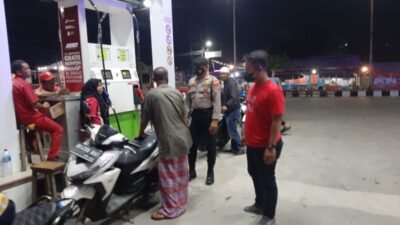 Personil Polsek Labuhan Ruku Patroli SPBU Malam Hari