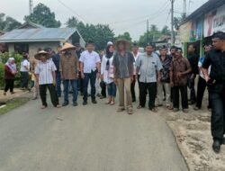 Ratusan Massa Hantarkan Ute Kamel Mendaftar Cakades Empat Negeri