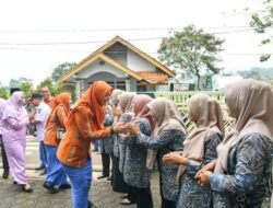 Kades Pulau Sejuk Berasama Ketua TP PKK Batubara Study Komparatif ke Desa Cibiru Wetan