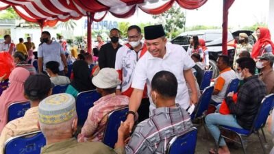 Bupati Batubara Beri Ratusan Paket Sembako ke Anak Yatim dan Duafa