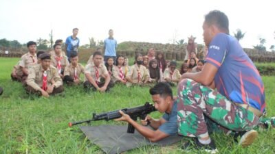 43 Siswa Saka Dirgantara Latihan Penggunaan Senjata SS 1 V-1