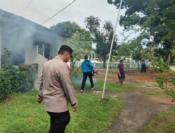 Dinkes Batubara Didampingi Bhabinkamtibmas Polsubsektor Lakukan Fogging