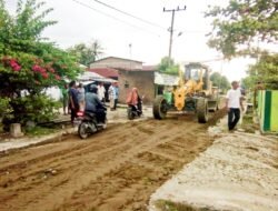 Ketua PAC PP Air Putih Awasi Perbaikan Jalan Desa