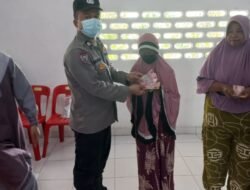 Bhabinkamtibmas Polsek Labuhan Ruku Amankan Pembagian BLT