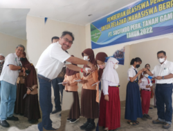 Pelajar dan Mahasiwa Terima Beasiswa Dari Socfindo Tanah Gambus