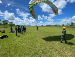 Prajurit TNI AU HAD Dilatih Ground Handling Metode Alpine Paralayang