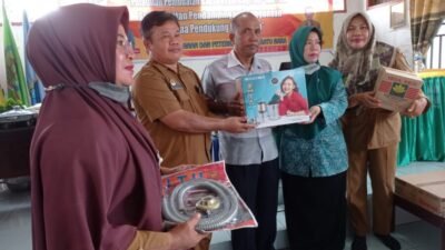 PKK Desa Tanah Rendah Dilatih Buat Bakso Ayam