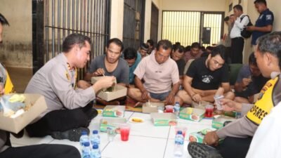 Kapolres Batubara Makan Bersama Tahanan