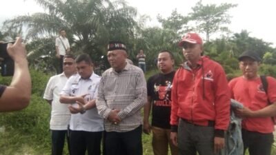 Stafsus Bupati Batubara Tinjau Tanggul Sungai Jebol