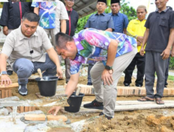 Peletakan batu pertama Rumah Hafiz Qur’an, Bupati Labura Bantu
