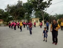 Personil Polsek Indrapura Senam Aerobik
