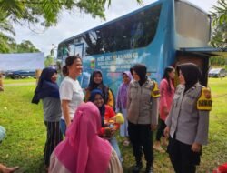 Dua Polwan Cantik Polsek Terawas Amankan Pelayanan KB