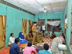Bupati Melayat Elon Sinaga