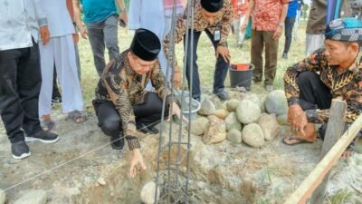 Bupati Zahir Peletakan Batu Pertama Pembangunan Musholla