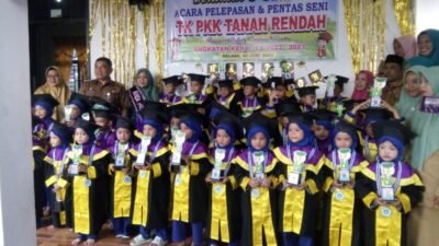 Pentas Seni Wisuda TK PKK Desa Tanah Rendah