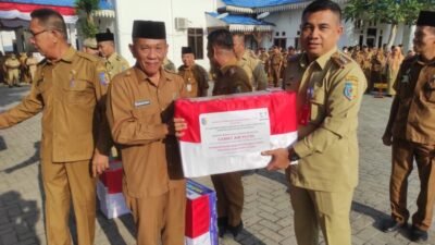 Pemkab Batubara Bagikan 6000 Bendera