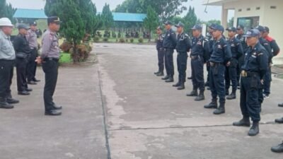 Kasat Binmas Polres Batubara Beri Pembekalan Satpam PT Buana Petatal