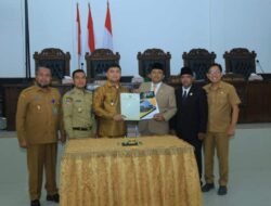 Bupati dan DPRD Tandatangani Ranperda APBD Labura tahun 2024
