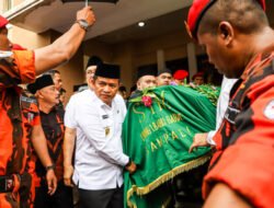 Pj Gubernur Sumut Angkat Peti Jenazah Kodrat Shah