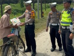Wujudkan Kamseltibcar, Lantas Polres Batubara Beri Imbauan dan Nasi Kotak