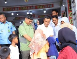Bupati Labura Ajak 200 Anak Yatim Beli Baju Lebaran