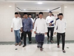 Pj Gubernur Sumut Salat Tarawih di Masjid Agung Medan