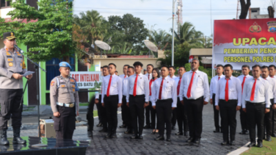 Kapolres Batubara Berikan Penghargaan 32 Personil