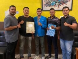 Caretaker DPD KNPI Batubara Serahkan 2 SK DPK