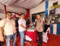 Kasat Narkoba Polres Batubara Beri Bingkisan Petugas Pospam Nataru