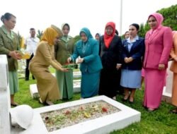 Tyas Fatoni ke TMP Bukit Barisan Dalam Rangka Hari Ibu di Sumut