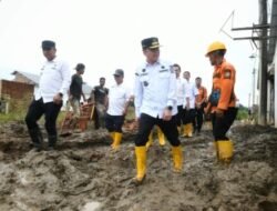 Pj Gubernur Sumut Tinjau Lokasi Banjir,Janji Perkuat Tanggul Sungai